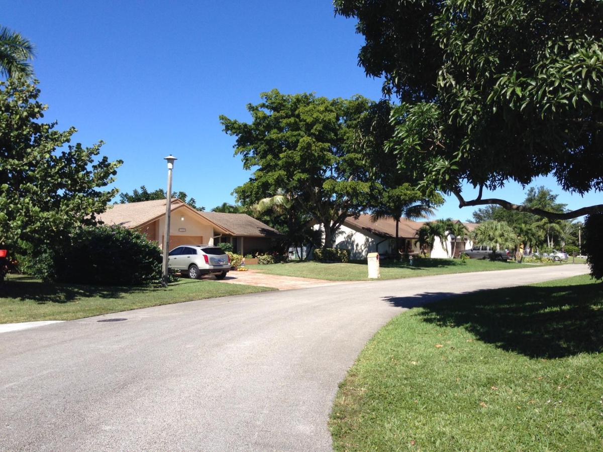 Entire Single Family Home 3 Bed 2 Bath In Water Front Big Cozy Back Yard View Coconut Creek Extérieur photo