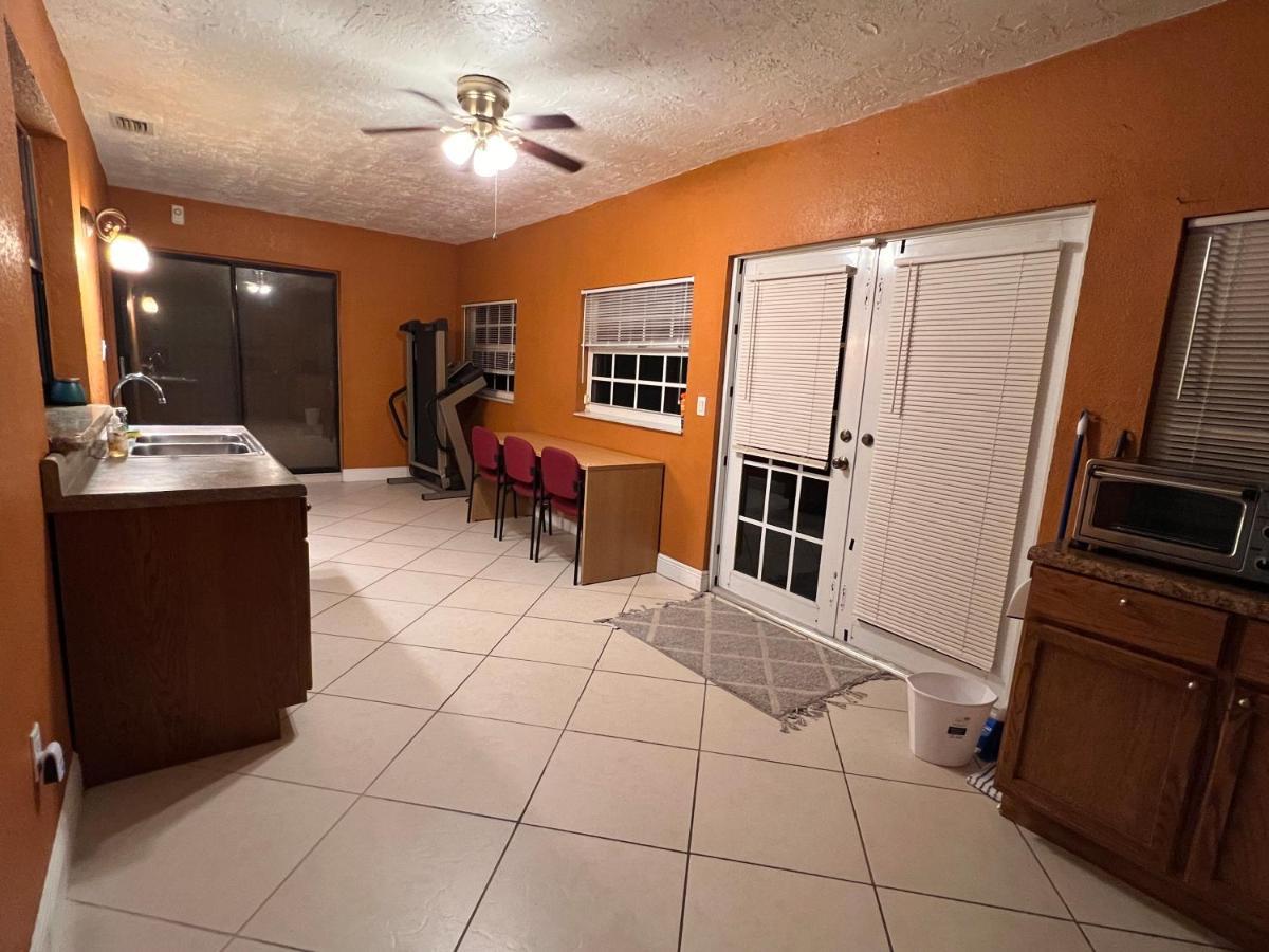 Entire Single Family Home 3 Bed 2 Bath In Water Front Big Cozy Back Yard View Coconut Creek Extérieur photo