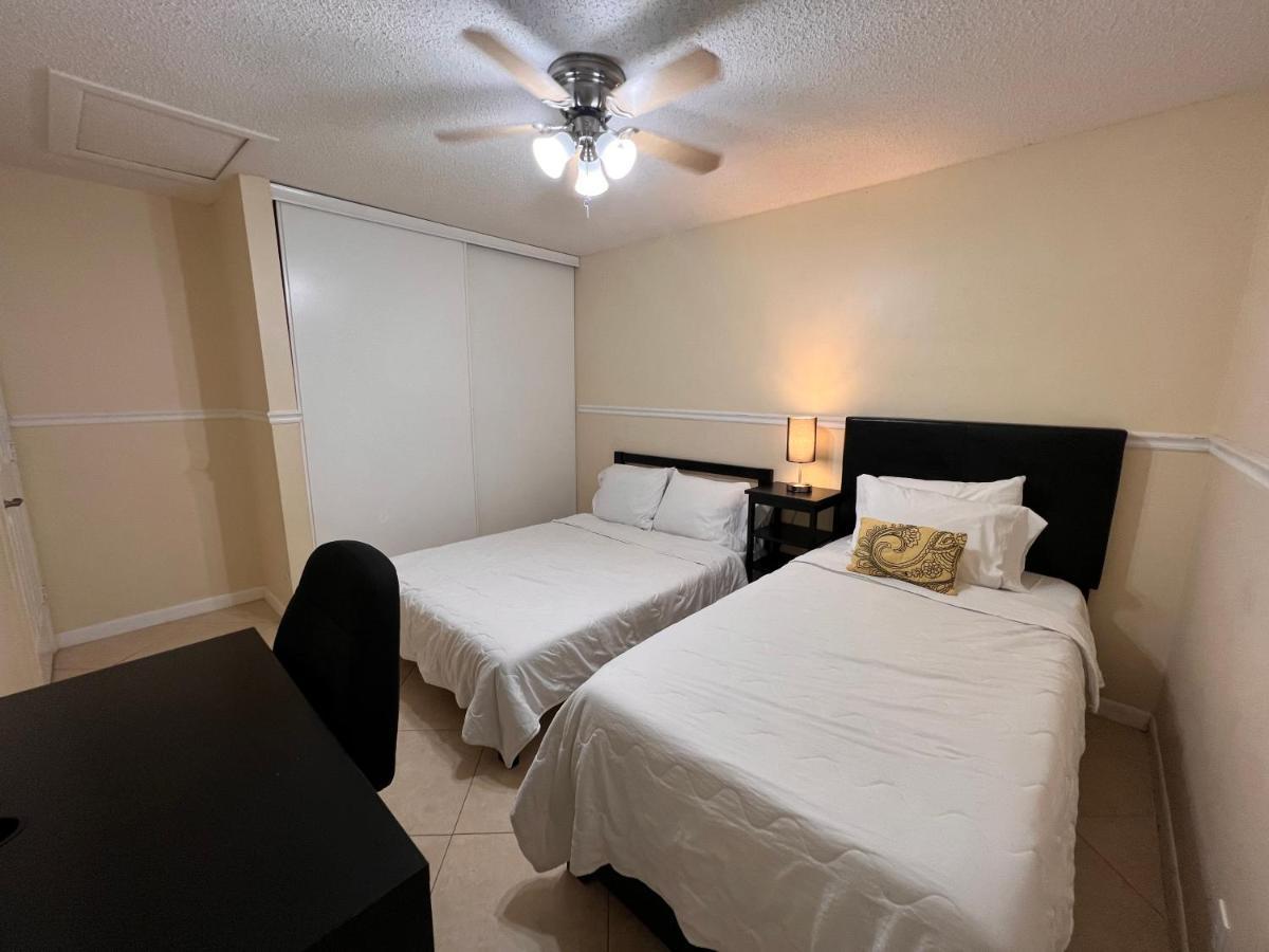 Entire Single Family Home 3 Bed 2 Bath In Water Front Big Cozy Back Yard View Coconut Creek Extérieur photo
