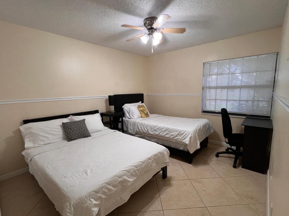 Entire Single Family Home 3 Bed 2 Bath In Water Front Big Cozy Back Yard View Coconut Creek Extérieur photo