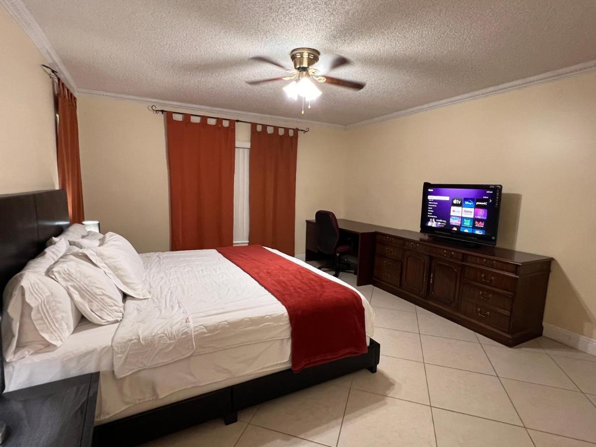 Entire Single Family Home 3 Bed 2 Bath In Water Front Big Cozy Back Yard View Coconut Creek Extérieur photo