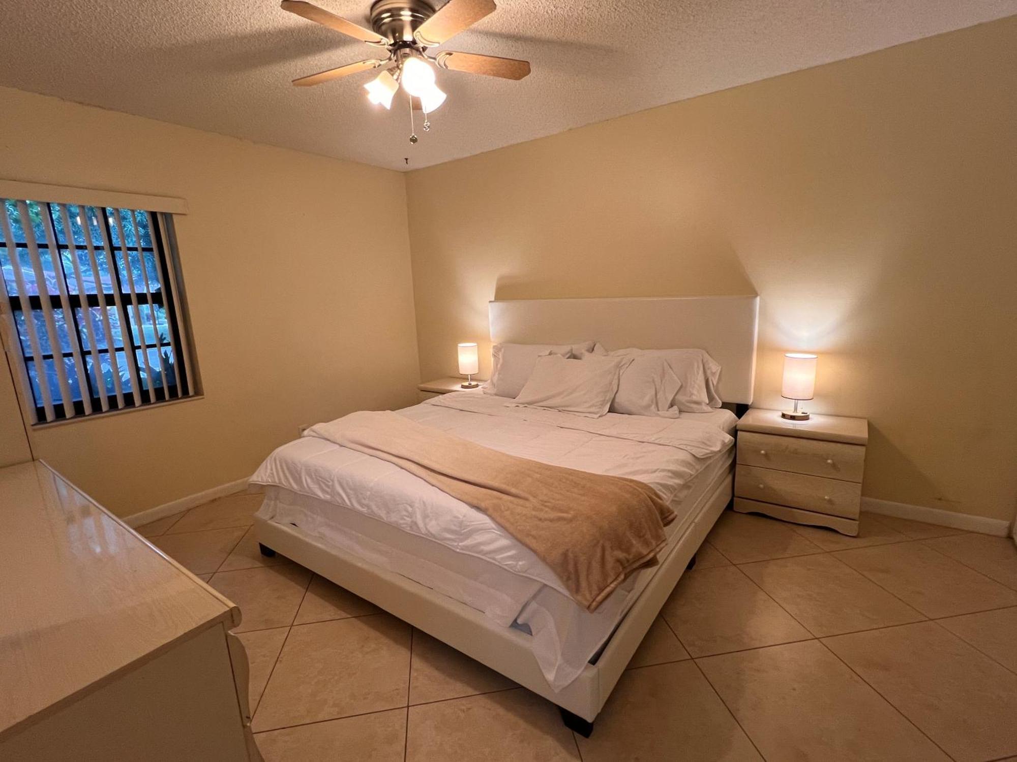 Entire Single Family Home 3 Bed 2 Bath In Water Front Big Cozy Back Yard View Coconut Creek Extérieur photo
