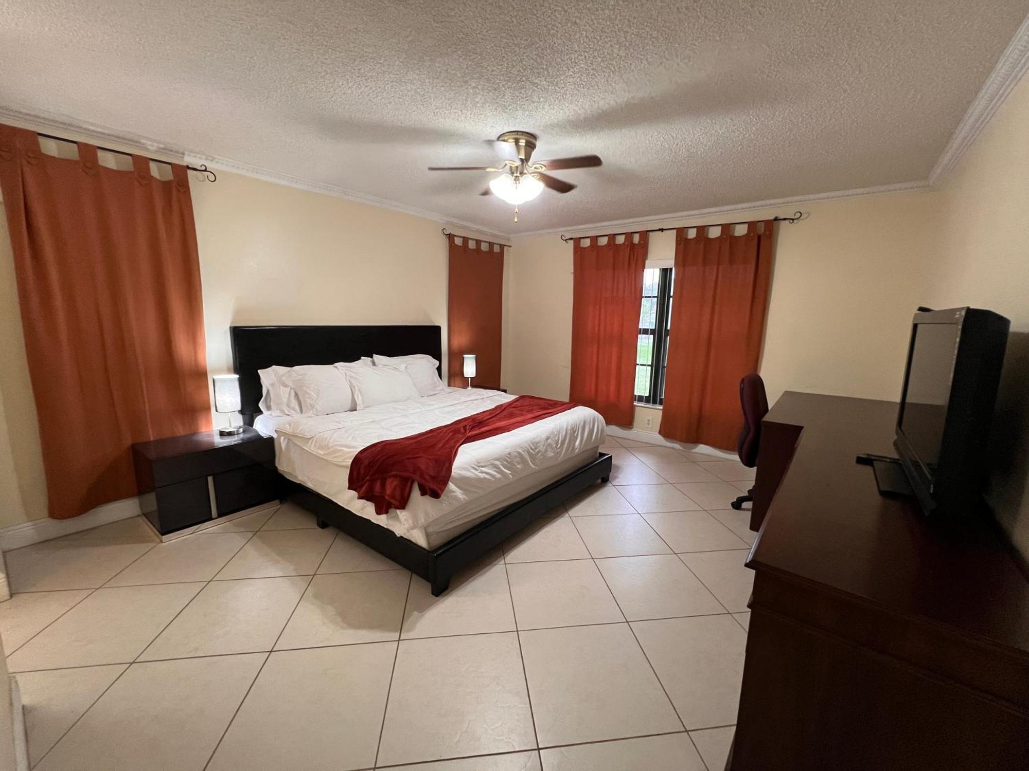 Entire Single Family Home 3 Bed 2 Bath In Water Front Big Cozy Back Yard View Coconut Creek Extérieur photo