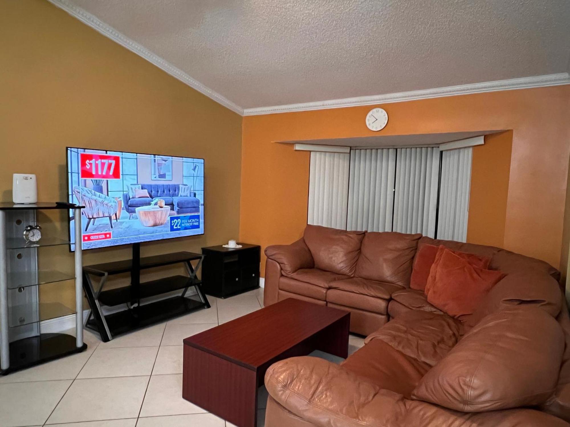 Entire Single Family Home 3 Bed 2 Bath In Water Front Big Cozy Back Yard View Coconut Creek Extérieur photo